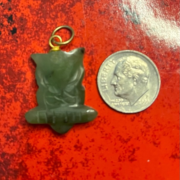Owl vintage 3D Jade Carved Owl Pendant. - Picture 3 of 4